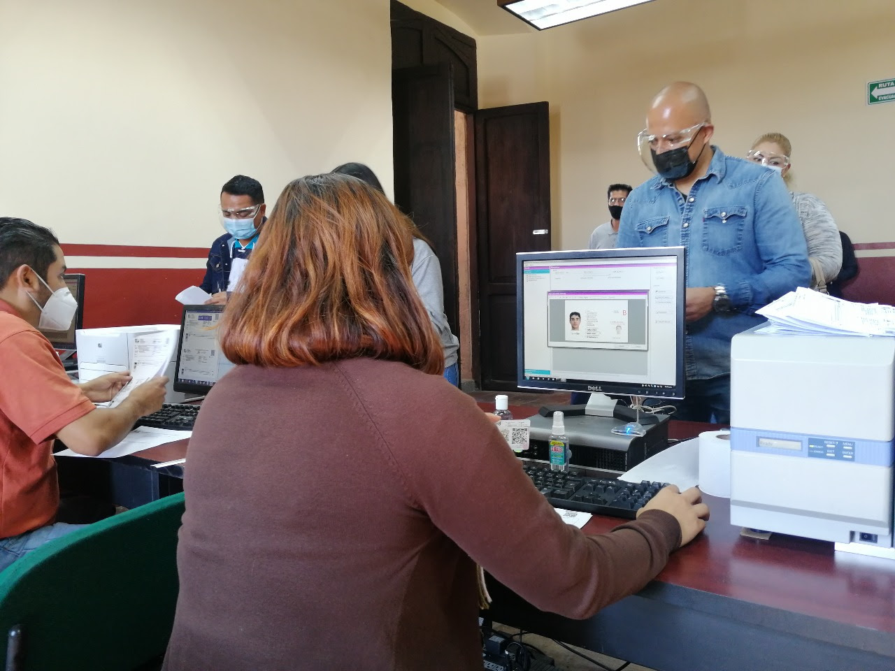 Informa SFA los requisitos de la licencia para conducir permanente
