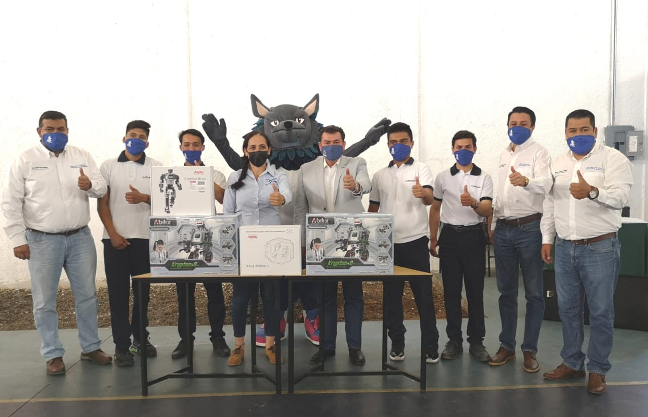  Se preparan estudiantes del Cobaem para torneo mundial de robótica