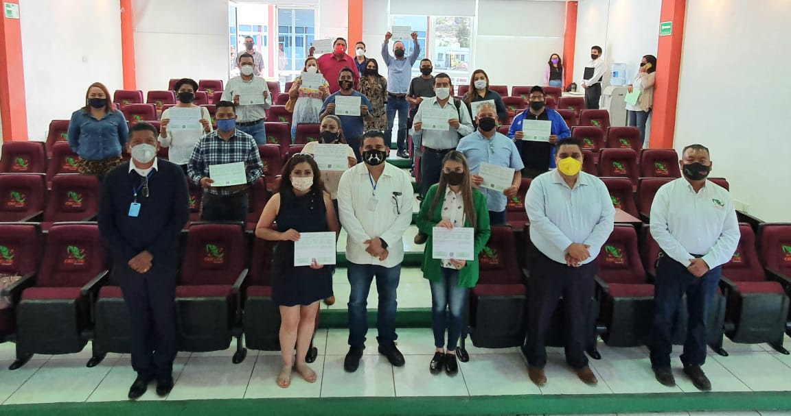 Dan certeza laboral a trabajadores del CECyTEM