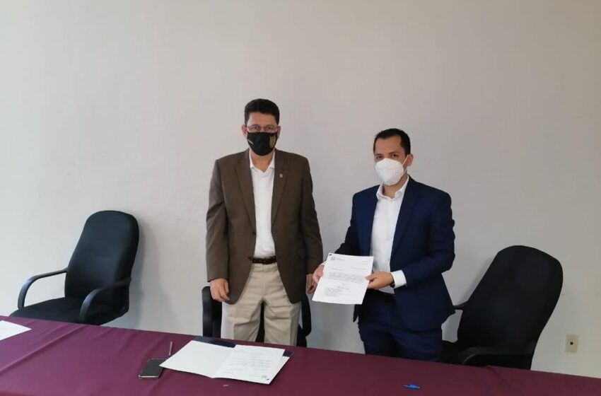  Nombran a Roberto Tapia como Director Interino de la Facultad de Ingeniería Eléctrica