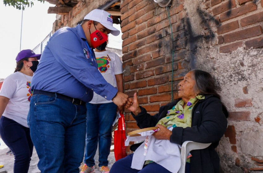  Bladimir González escucha de primera mano necesidades de las y los tarimbarenses