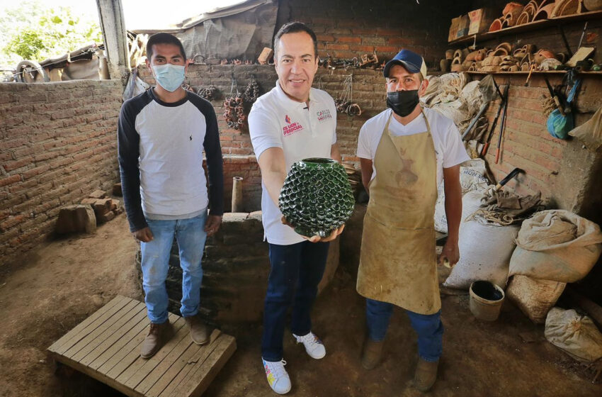  Ser artesano es transformar la tierra en arte: Carlos Herrera