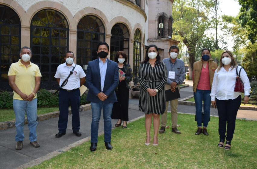 Refuerzan Cofom y gobierno de Morelia combate a incendio en el Cerro del Águila