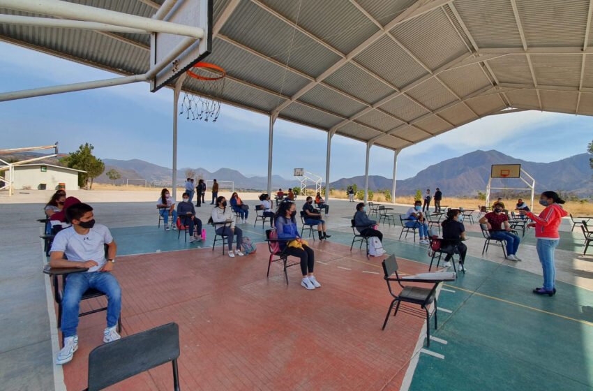  Brinda CECyTEM educación integral a sus estudiantes