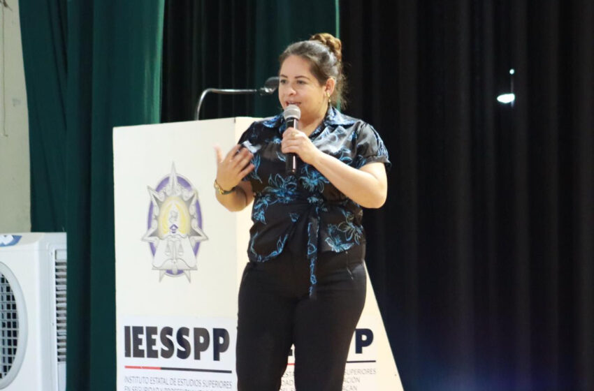  Imparten conferencia sobre salud mental en la función policial