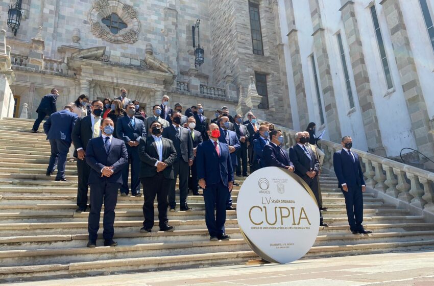  Rector de la UMSNH en sesión de CUPIA