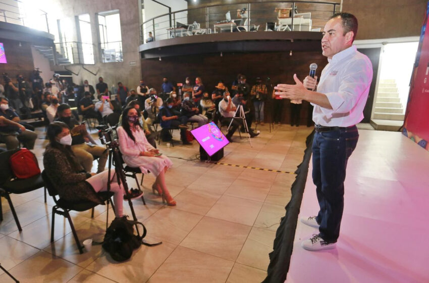  Atención gratuita a niños con cáncer: Carlos Herrera