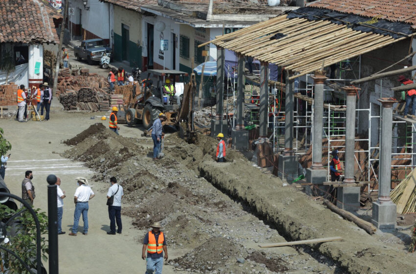 Avances en remodelación de los portales de Huetamo