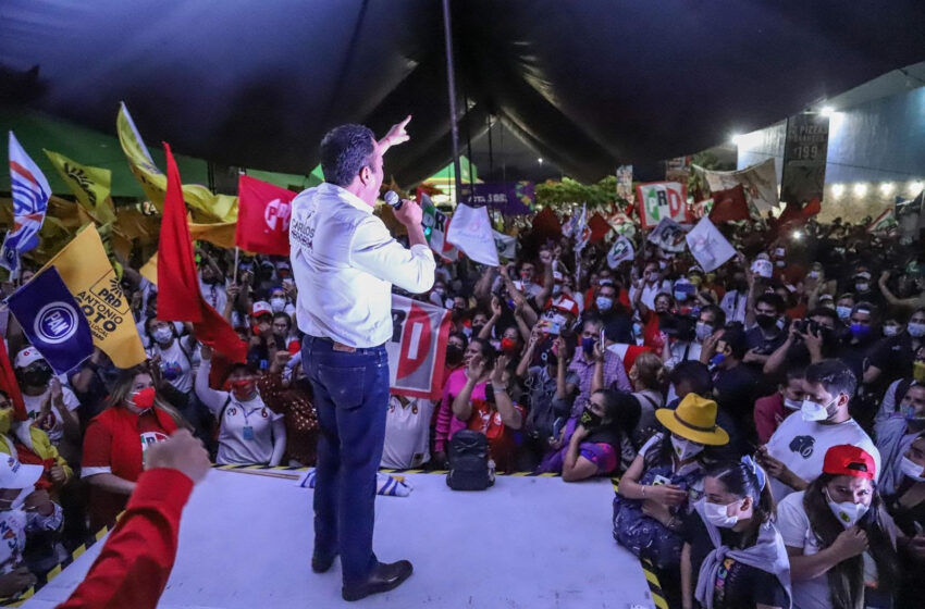  Arropan miles a Carlos Herrera en Tarímbaro