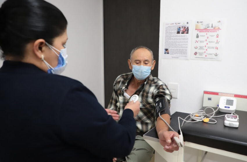  Adultos mayores, los más vulnerables ante variantes de COVID-19