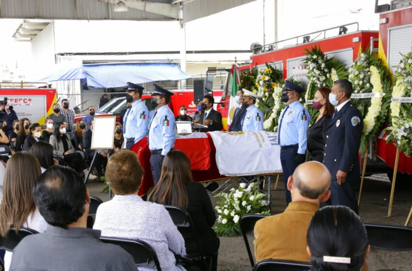  Despiden con homenaje a Carlos Mandujano, hombre que consolidó la cultura de la Protección Civil en Michoacán