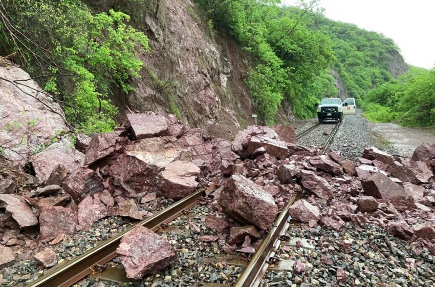  Severas  afectaciones en las vías del ferrocarril por lluvias; el tránsito del tren está detenido