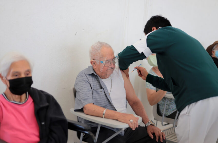  Proteger a adultos mayores, prioridad ante nuevas variantes de COVID-19