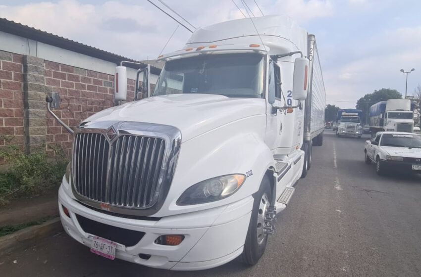  En acción operativa, recupera Fiscalía General camión de carga y  aguacate, en Uruapan