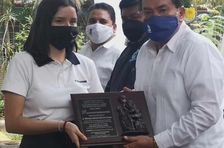  Reciben Presea “Morelos Bachiller” 43 estudiantes del Cobaem