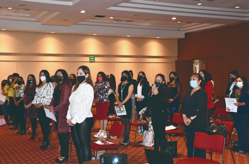  Con taller de autoempleo, mujeres violentadas cambian su vida