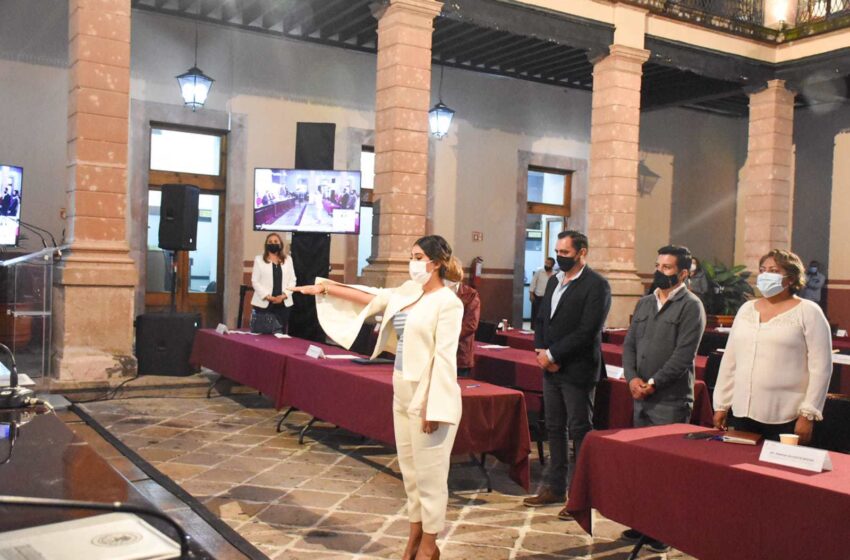 Rinde protesta Andrea Cacho como presidenta municipal provisional de Ecuandureo