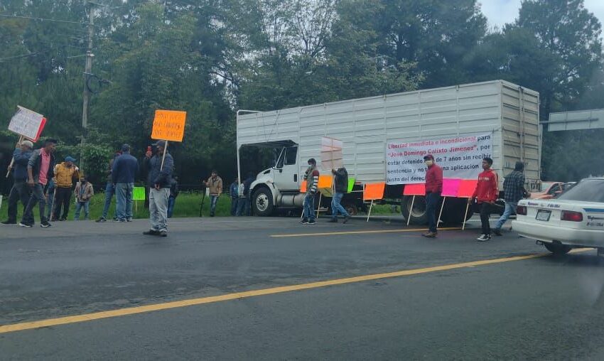 Bloquean la carretera Uruapan-Los Reyes-Paracho