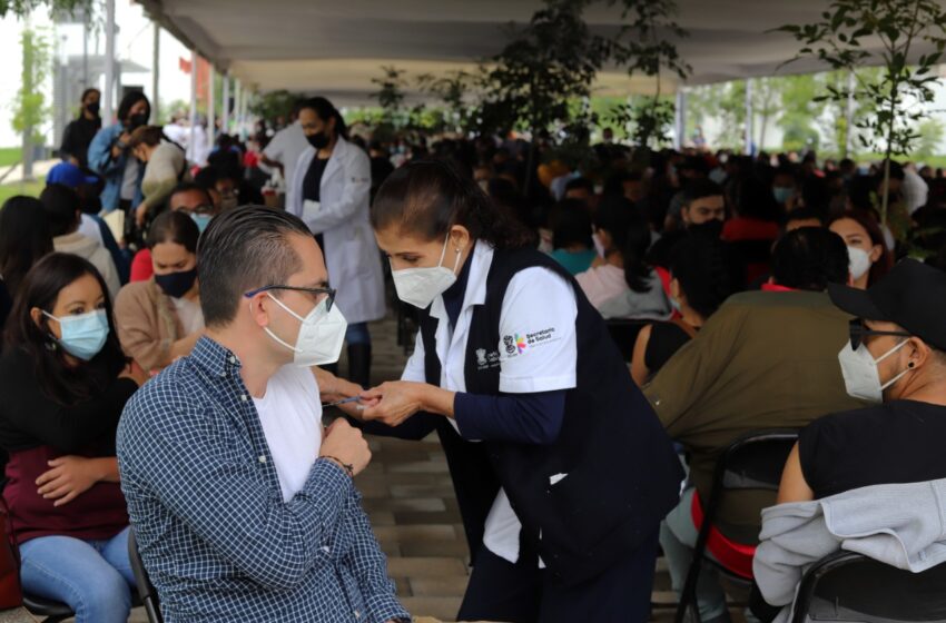  Libran vacunadores la otra guerra contra el COVID-19