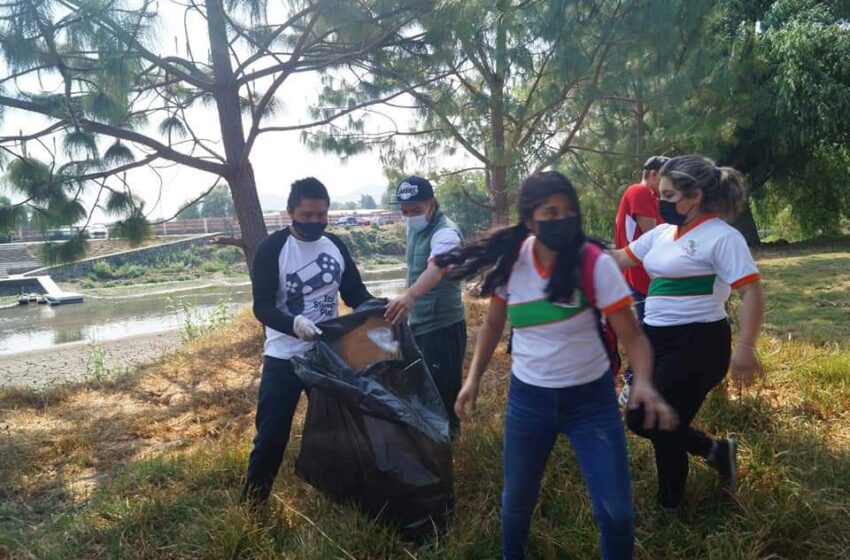  Participa comunidad del CECyTEM de Huecorio en el rescate del Lago de Pátzcuaro