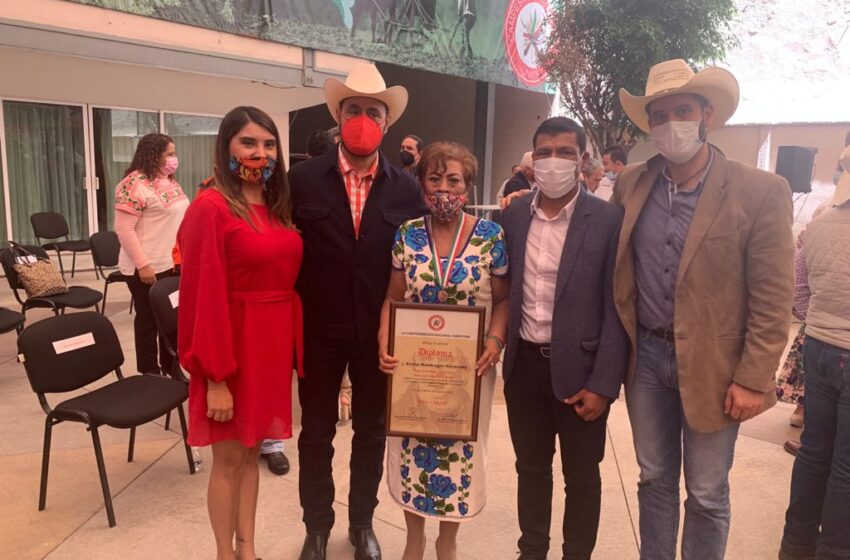  Entrega CNC Medalla Generalísimo Morelos a Emma Mondragón