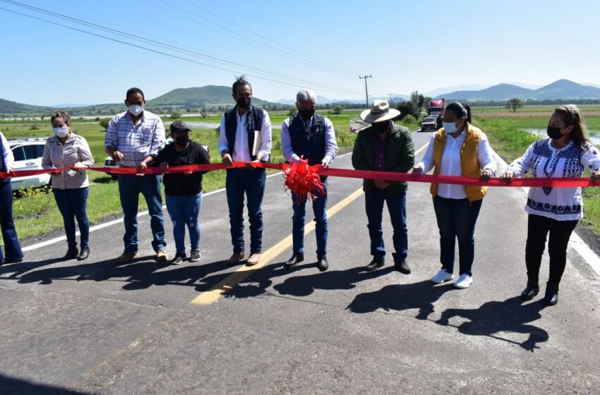  Rescata Gobierno estatal carretera deteriorada en Senguio