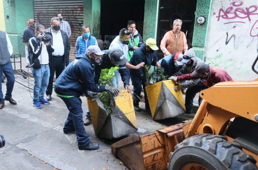  Inicia retiro ordenado de macetones de Av. Solidaridad