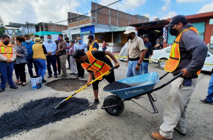  Gobierno de Tarímbaro inicia programa de bacheo en Valle Real
