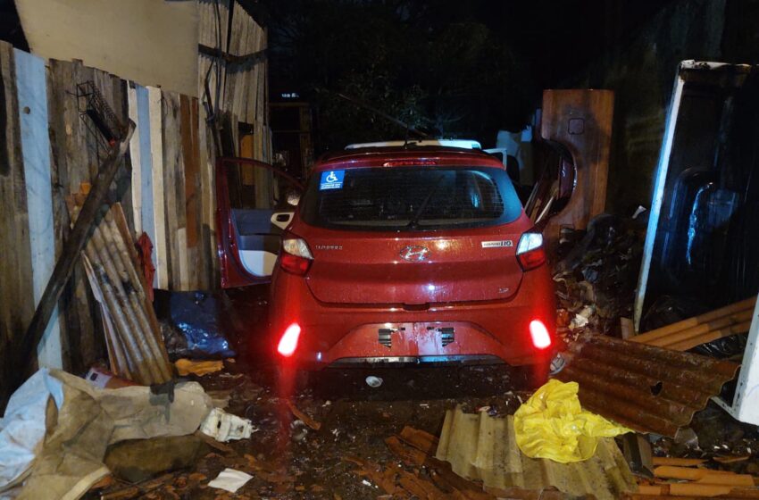  En cateo, recupera Fiscalía General vehículo con reporte de robo en Uruapan