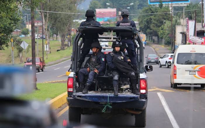  Policías de Michoacán amenazan con bloquear el libramiento este martes por falta de pagos
