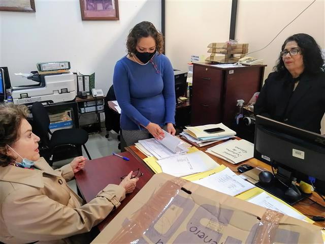  Recibe María de la Luz Núñez Ramos expedientes de Comisión de Igualdad Sustantiva y de Género