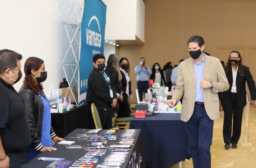  Alfonso Martínez da la bienvenida al “Congreso Magno” del Colegio de Cirujanos Dentistas de Michoacán