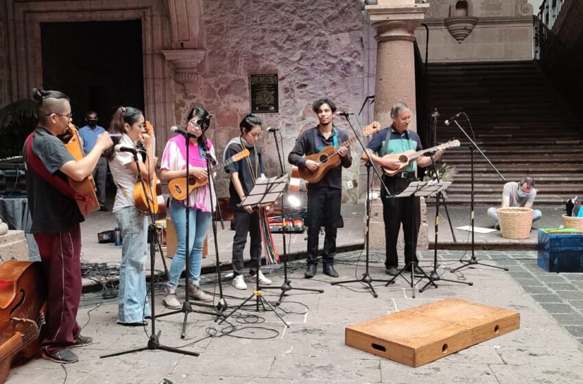  Trotamundos Teatro y Media Luna presentaron un espectáculo virtual desde Palacio Municipal*