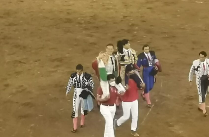  Diego Silveti y Luis David triunfaron en la tradicional corrida del 2 de noviembre