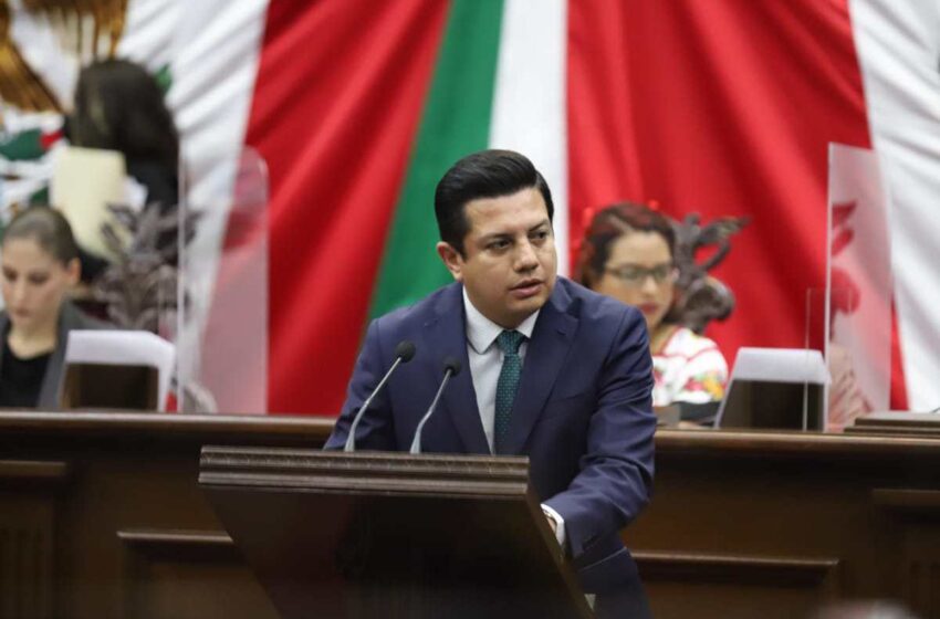  Propone Oscar Escobar entrega de presea para reconocer trabajo en materia de justicia