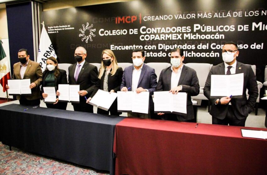 Presenta Oscar Escobar Agenda Legislativa del PAN ante Contadores Públicos y Coparmex