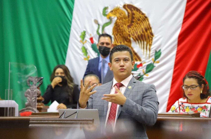  Garantizar accesibilidad e inclusión desde la Constitución propone Víctor Zurita