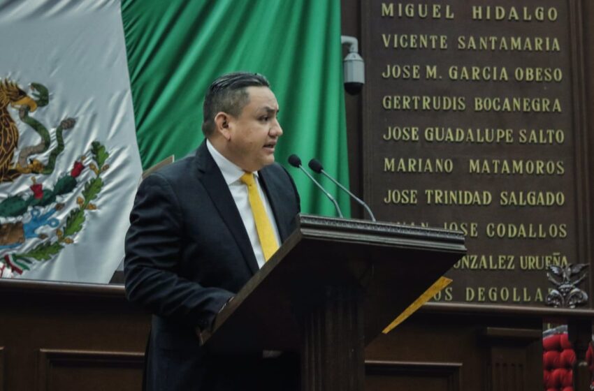  Garantizar participación de mujeres en el Colegio de Notarios, propone Víctor Manríquez