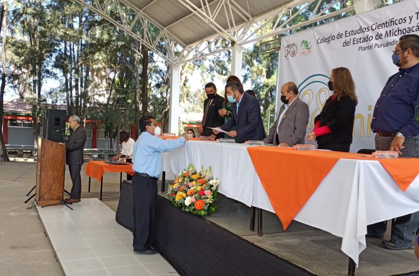  CECyTEM Puruándiro cumple 28 años de servicio en la formación de jóvenes