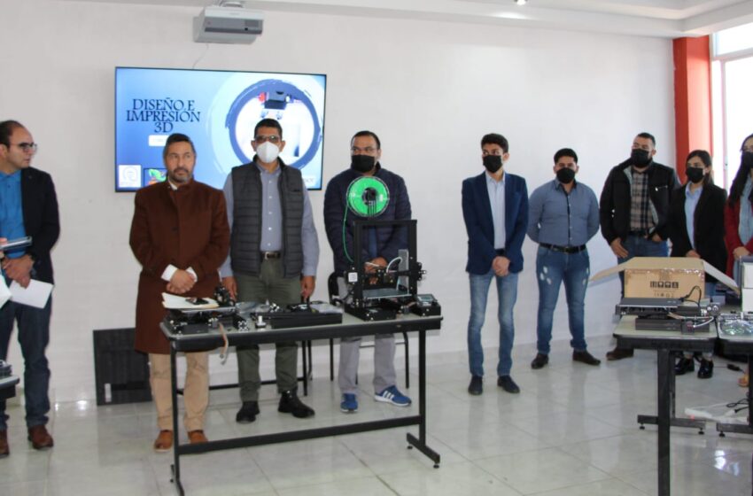  Capacitan a personal del CECyTEM sobre uso de nuevas tecnologías