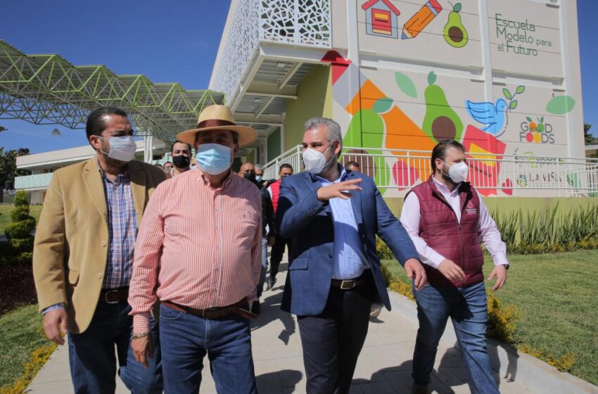  En Tacámbaro, inaugura Bedolla escuela modelo para el futuro