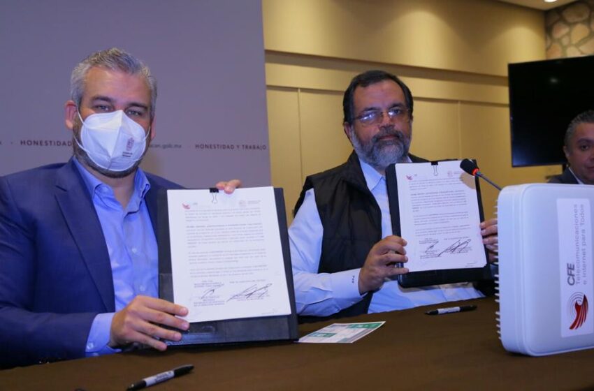 Bedolla firma convenio con CFE para llevar internet a comunidades marginadas