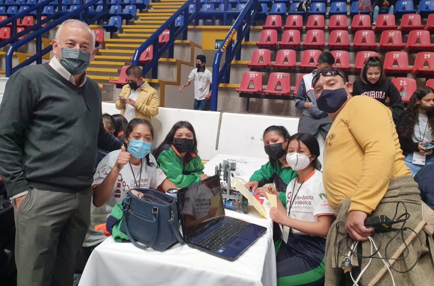  Participan alumnas del CEMSaD Teremendo en Torneo de Robótica 2021