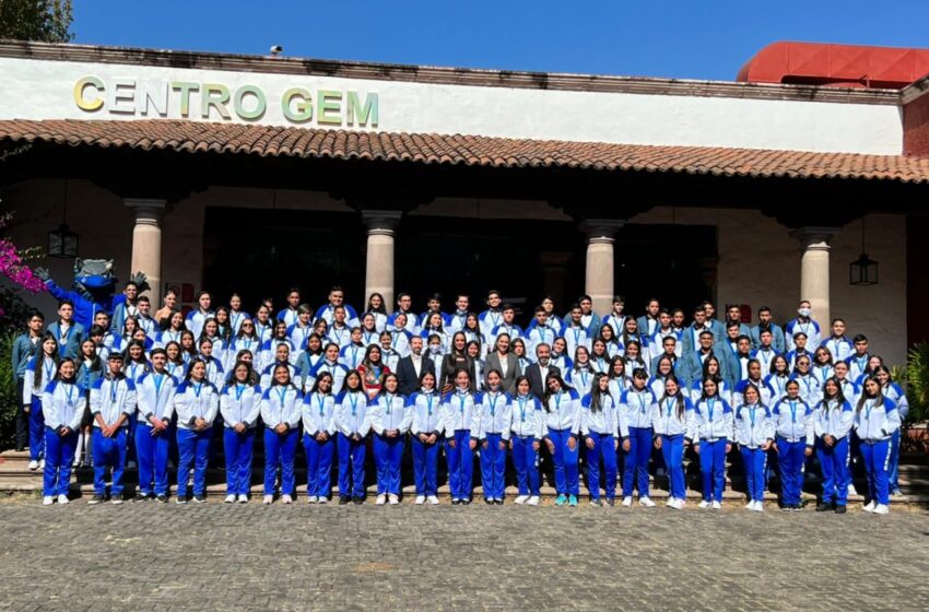  Entrega COBAEM apoyos e incentivos a estudiantes talento