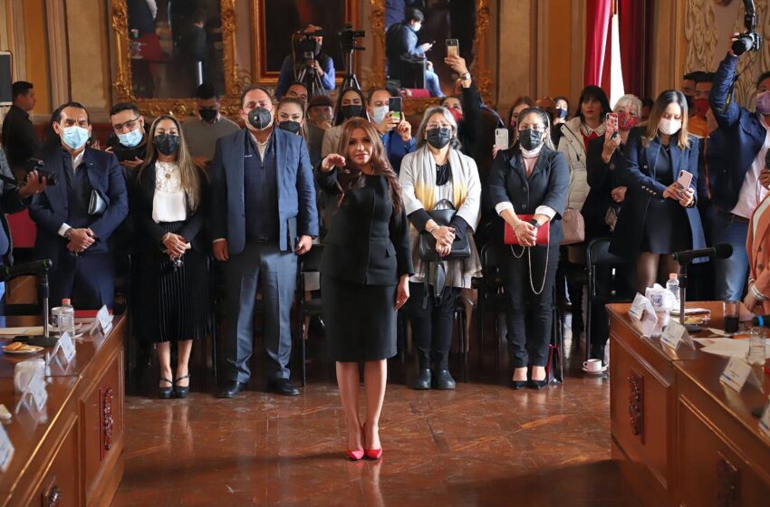  Rinde protesta María del Carmen López Herrejón como Contralora de Morelia