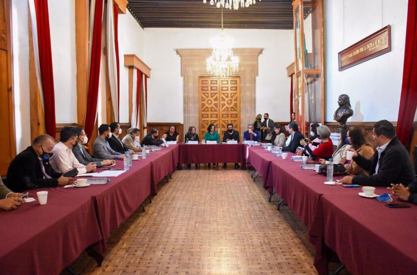  Diputados se reúnen con integrantes de diversos colegios de profesionistas para impulsar agenda legislativa