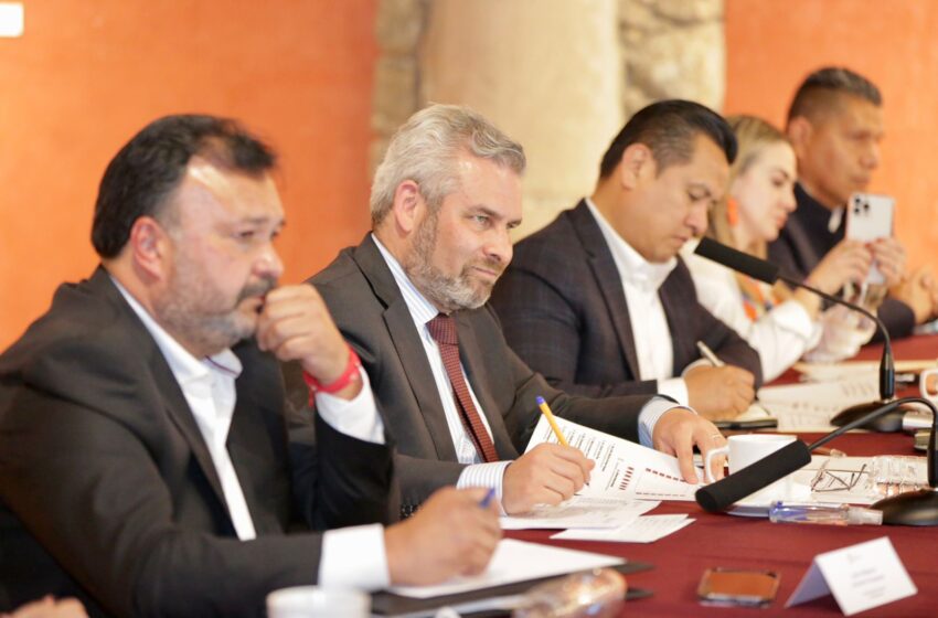  Gobierno de Michoacán potenciará destinos turísticos de Pátzcuaro y Santa Clara del Cobre