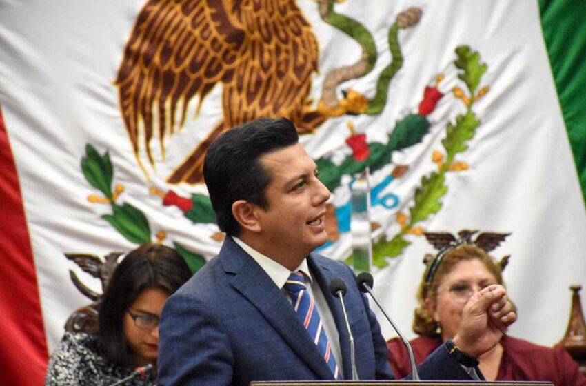  Propone Oscar Escobar sanciones a funcionarios públicos que violen el juramento constitucional