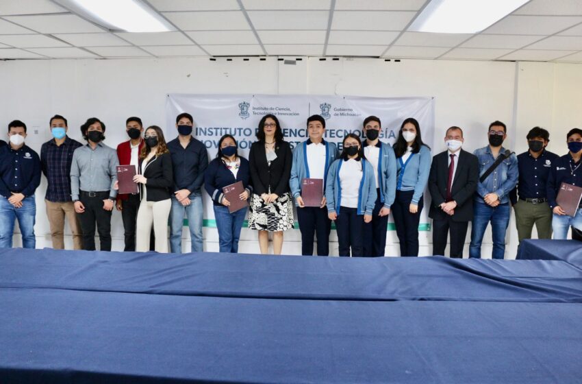  Icti entrega acreditaciones nacionales a estudiantes