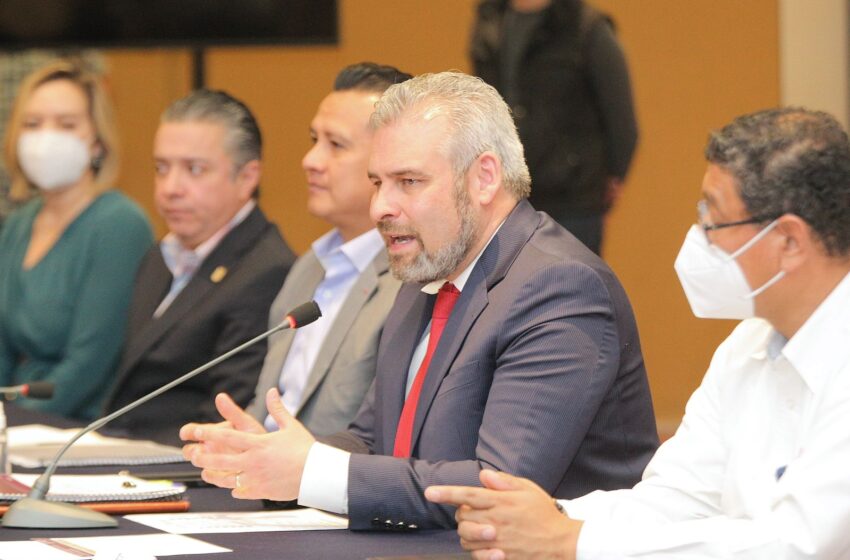  Gobierno de Michoacán firma convenio con IEM en materia de autogobiernos